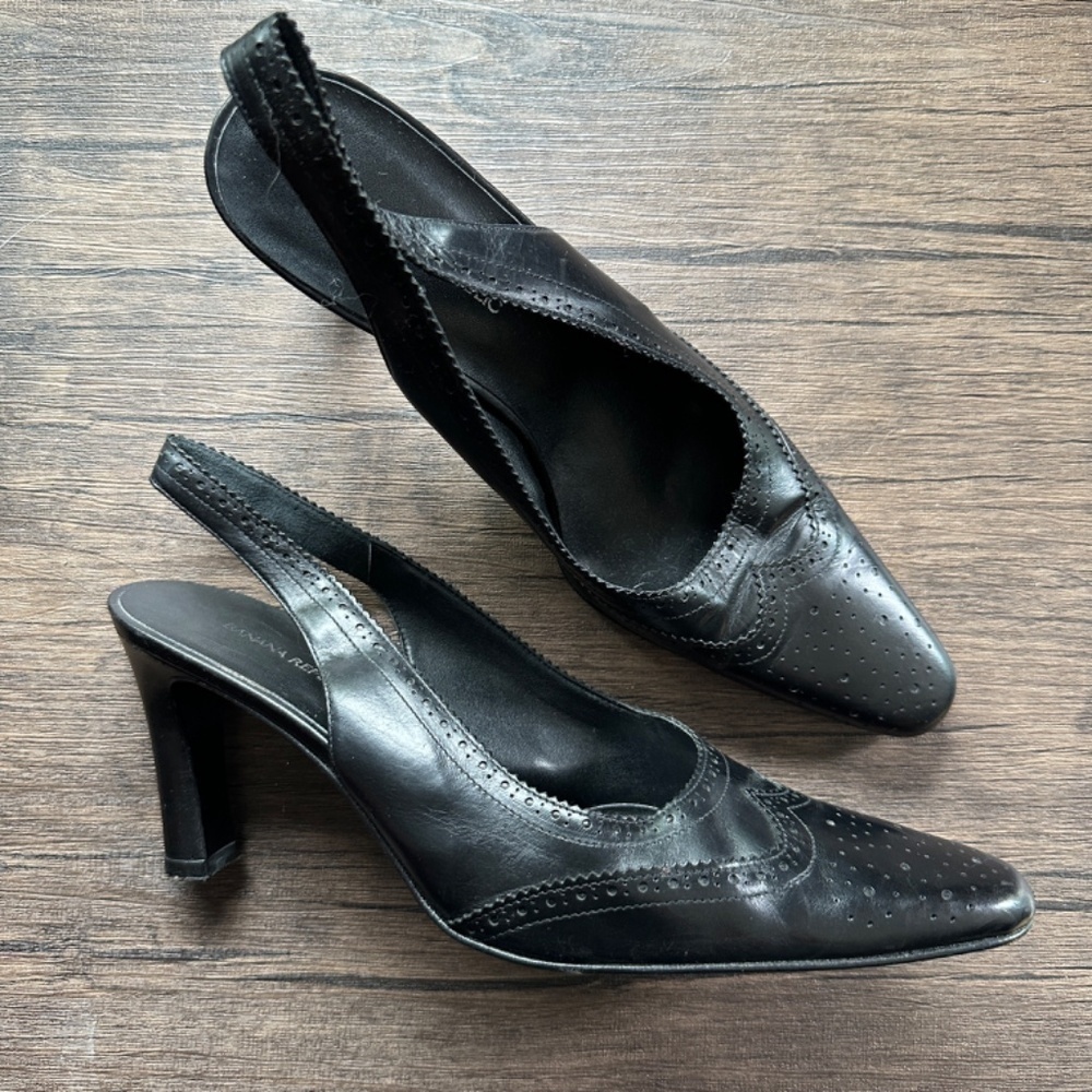 *BANANA REPUBLIC* Black Slingback Heels Size 7.5